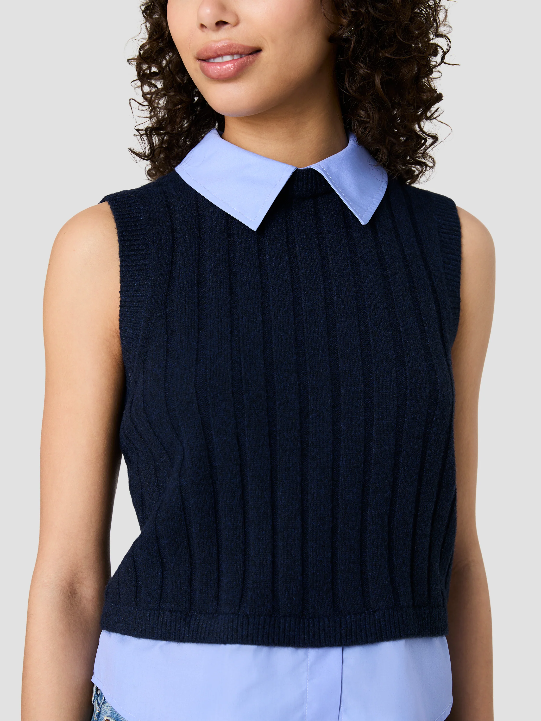 ALEYNA KNIT POPLIN COLLARED VEST - Image 3