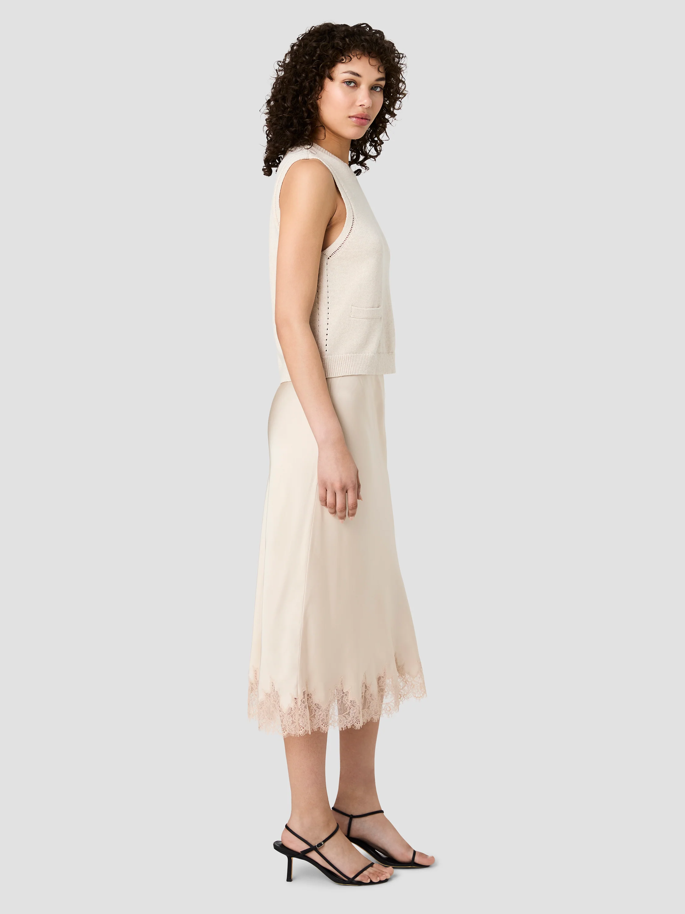 MOZART SLEEVELESS POINTELLE BORDER TOP - Image 5