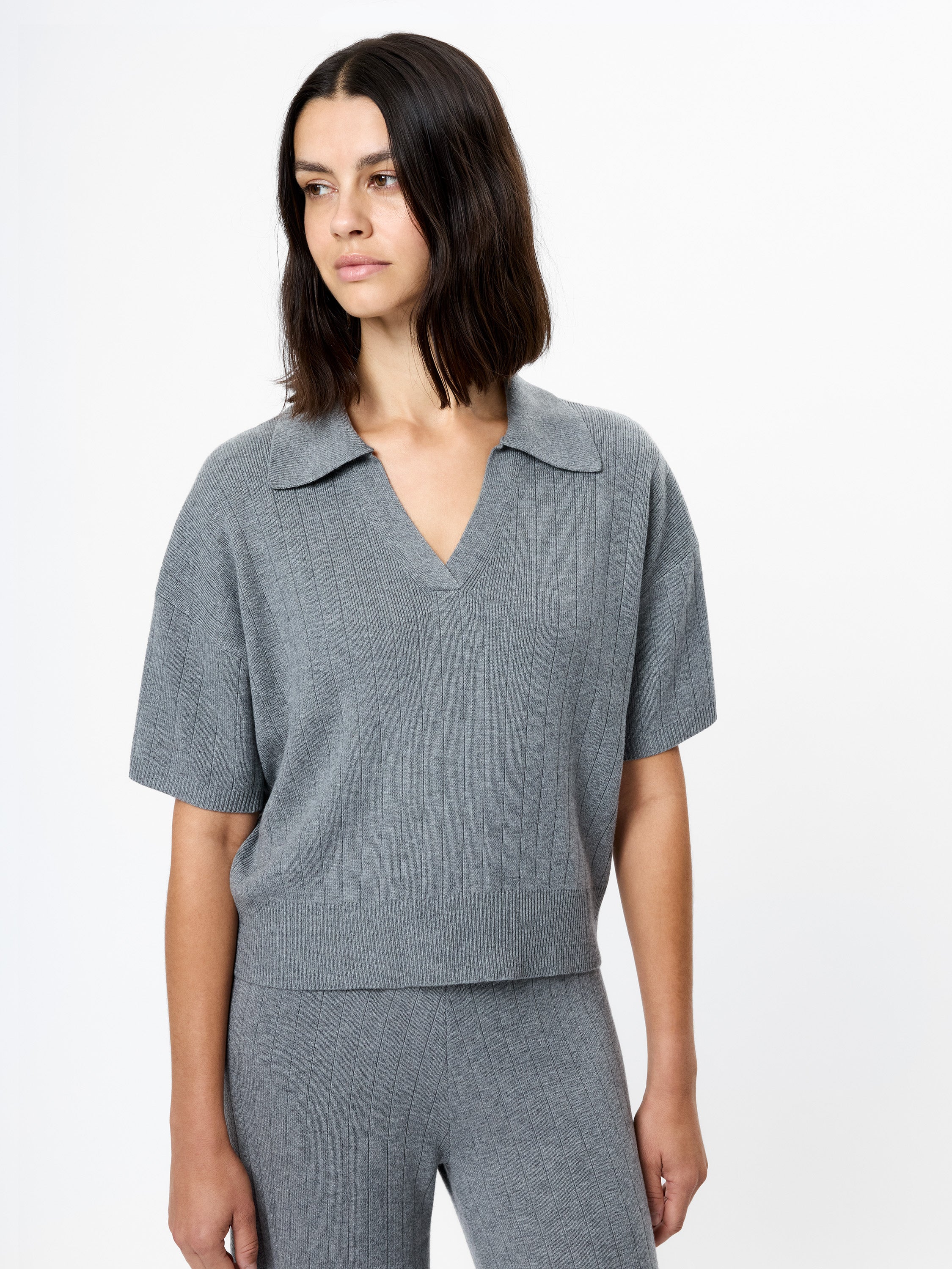 JAVIER KNIT V-NECK COLLARED TOP